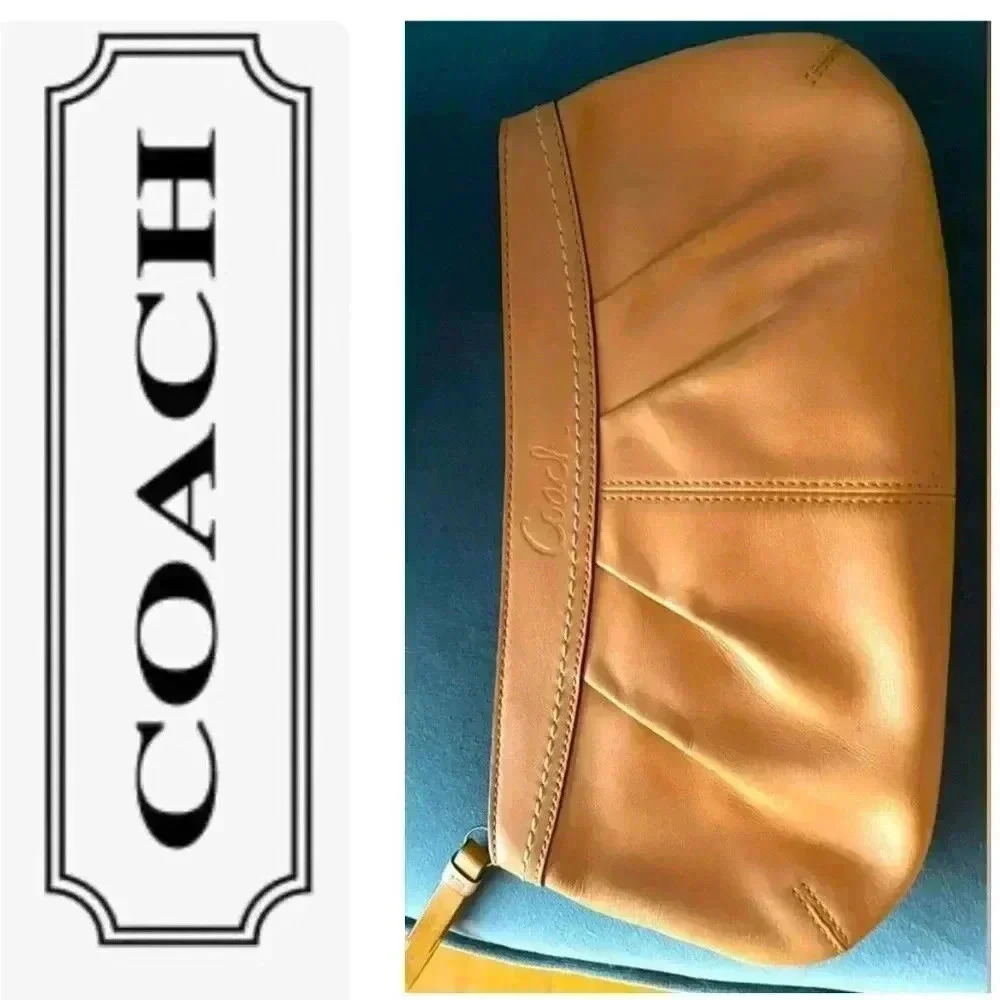 Coach clutch / large wristlet